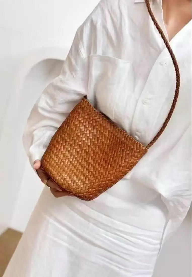 Retro woven bucket versatile commute tote bag CA26042814BW