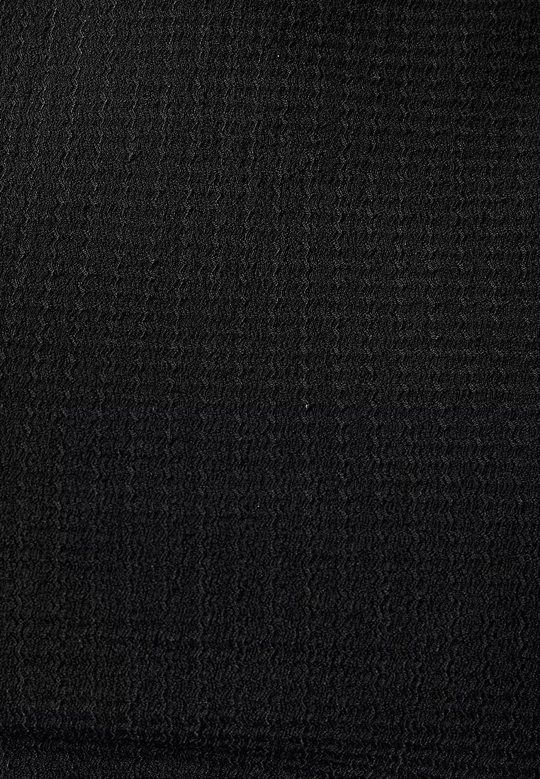 Textured Back Cleavage Detail Sleeveless Crop Top