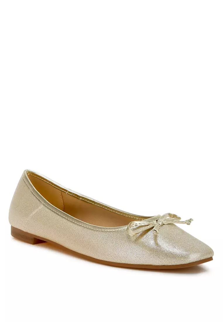 Sepatu Balet Metalik Warna Emas
