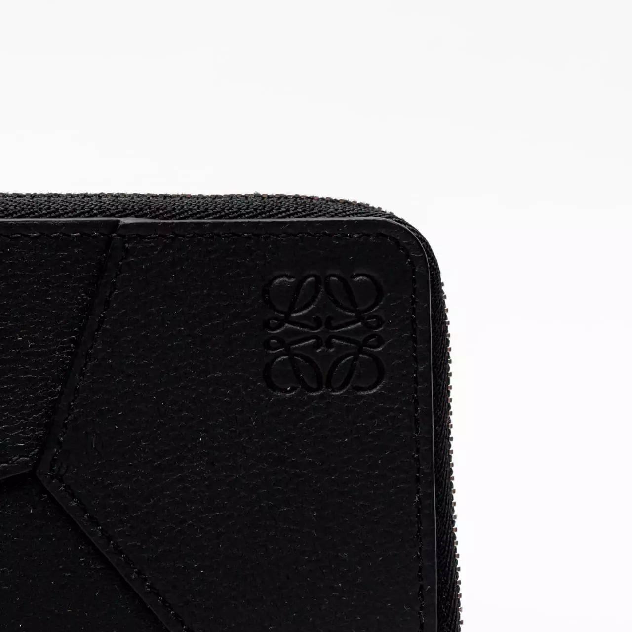 Puzzle Edge Long Coin in Classic Calfskin Cardholder Black
