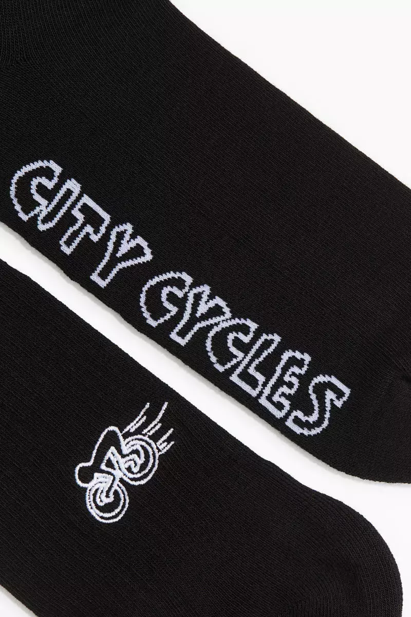 Motif-detail socks