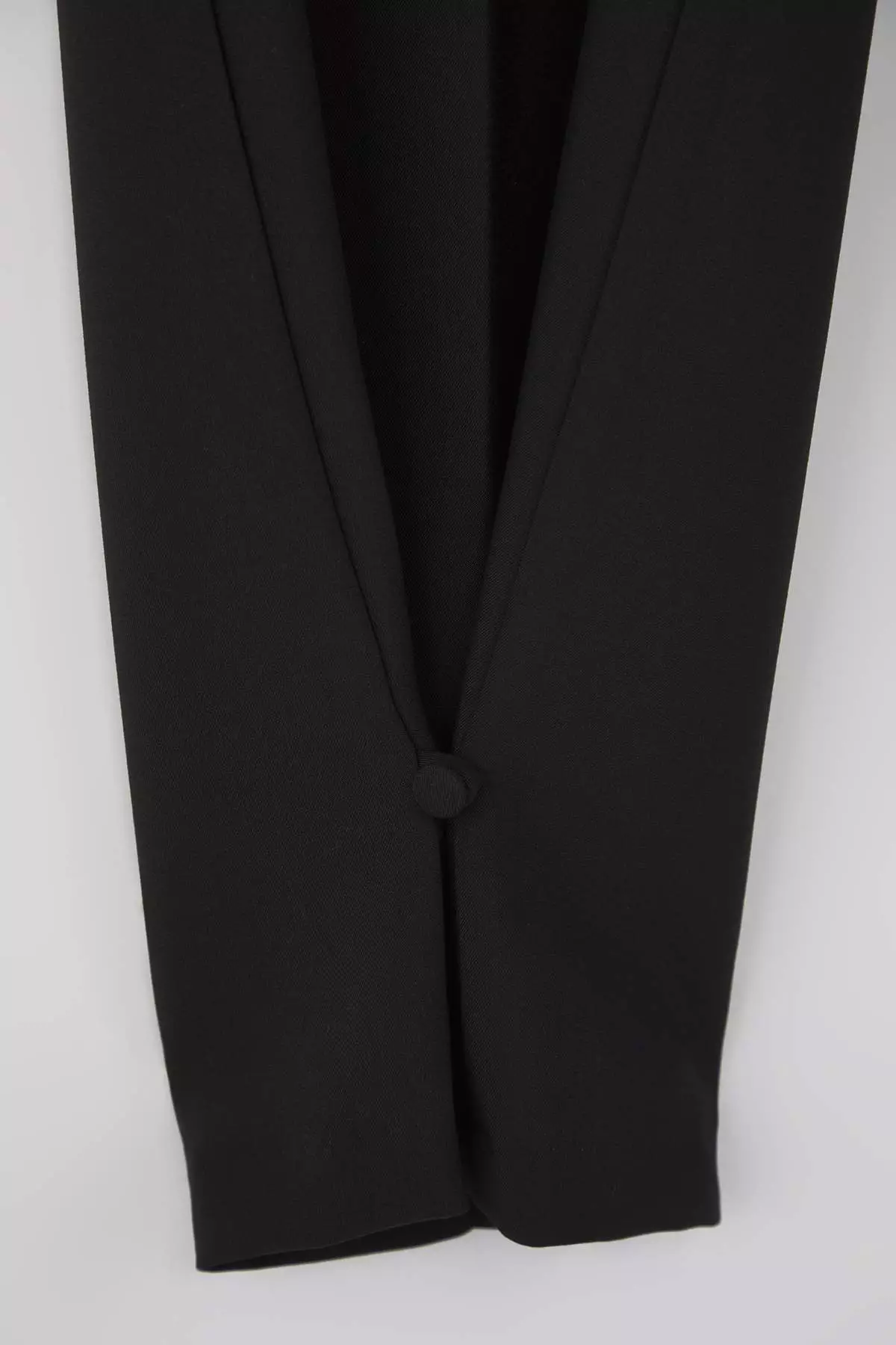 Black Wide Leg And Carrot Fabric Trousers With Button Detail Twoaw26Pl00032