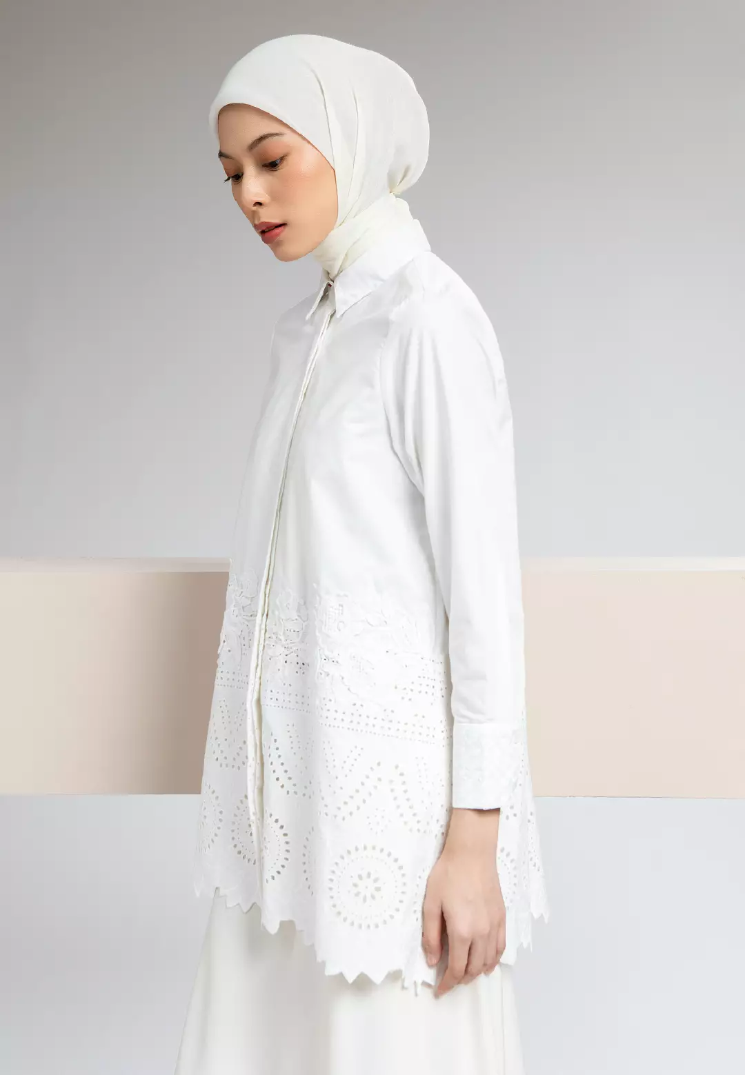 HijabChic Lacelle Top - Atasan Embroidery Putih Motif Geometris dan Floral
