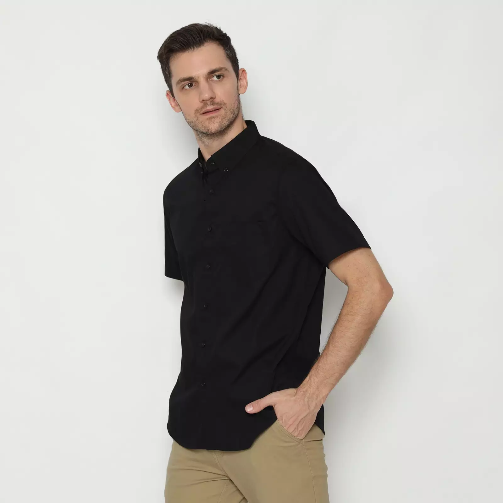 Platini Kemeja Basic Pria Lengan Pendek Katun Poplin Hitam 63302