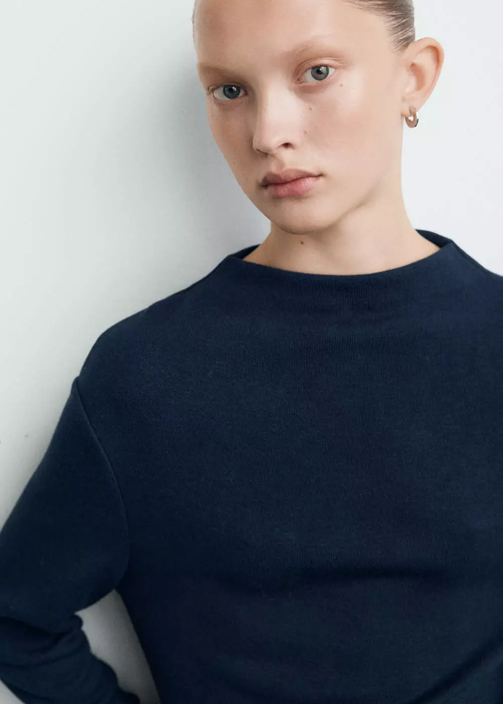 Sweater rajut halus dengan kerah perkins