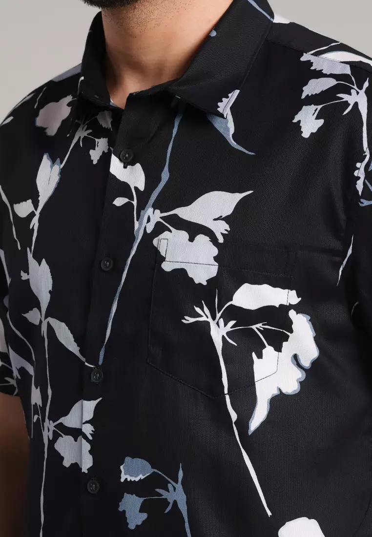 MOC - Kemeja Motif Lengan Pendek Pria Jett - Black
