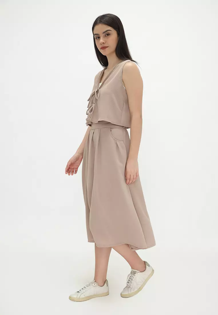 Mannequin Ties Vest Skirt Set