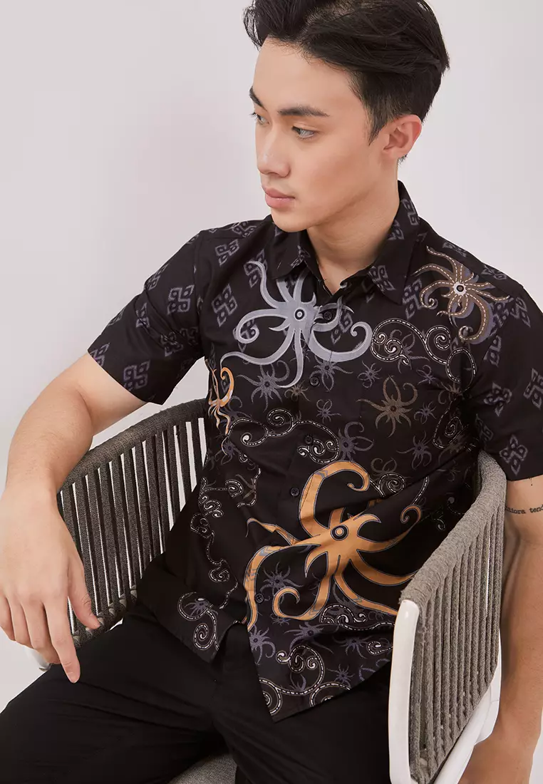 Slimfit Sarkara Kemeja Batik Pria Lengan Pendek