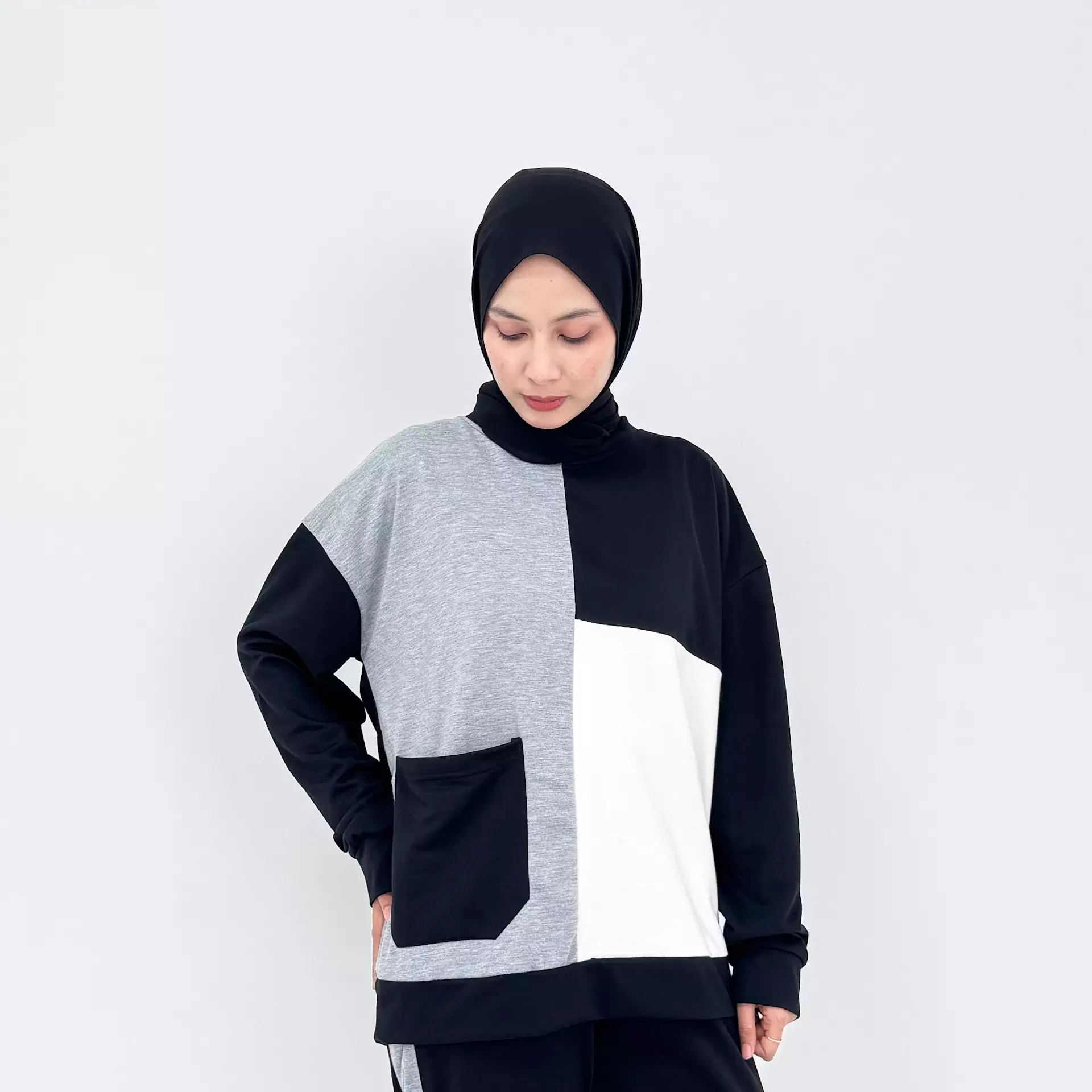 Set Sporty Sweatpants Gitara - Setelan Baju Olahraga Padel Wanita