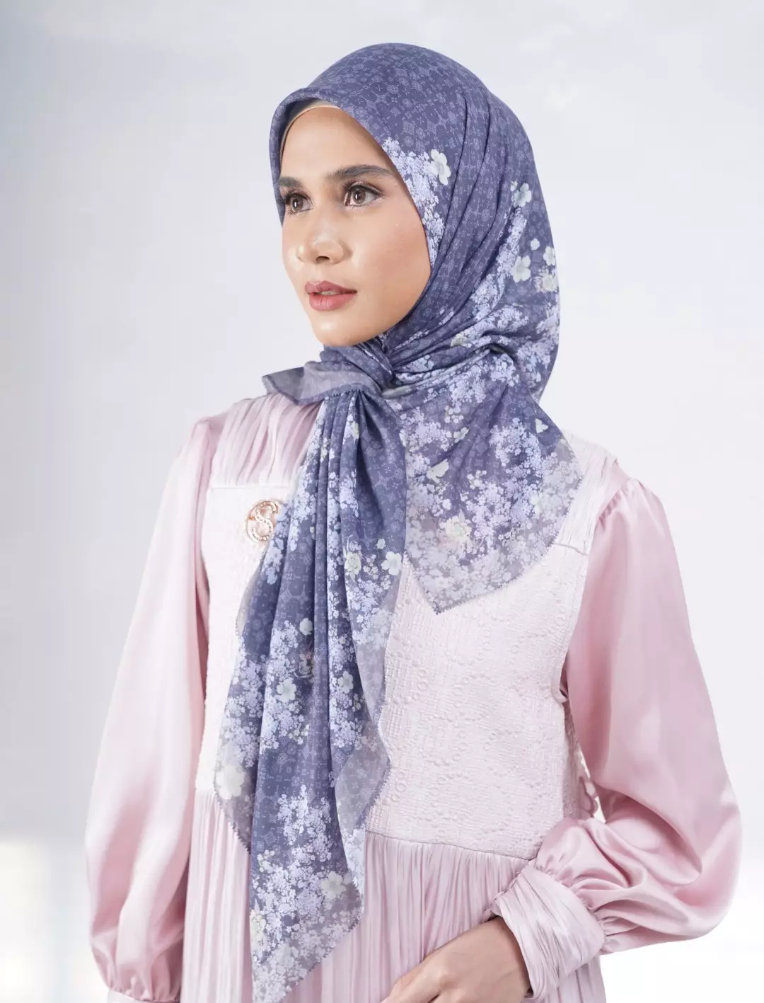 Cassya Printed Scarf Navy | Hijab Kerudung Segi Empat Motif