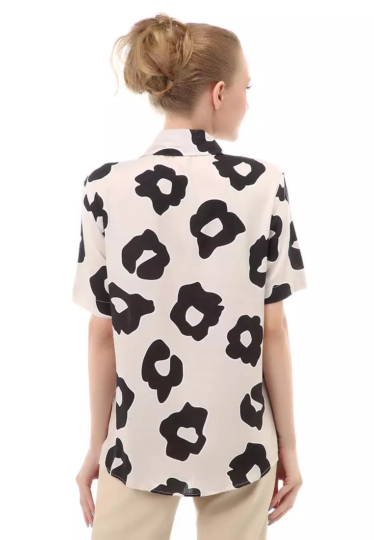 Holly Kemeja Atasan Kasual Wanita Lengan Pendek Motif Flower1 Material Rayon ORIGINAL - White