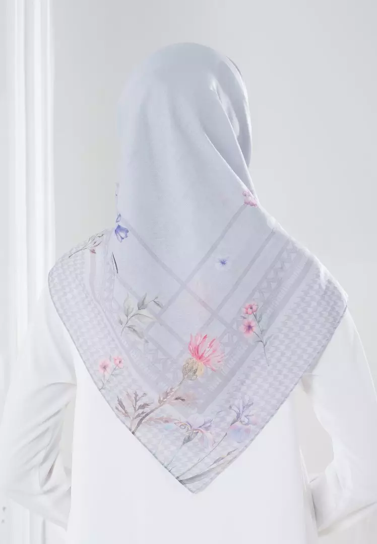 NUWARA Print Scarf Silver Grey - Kerudung Hijab Segiempat Motif With BOX - Bahan Nesla - Ukuran 115x115