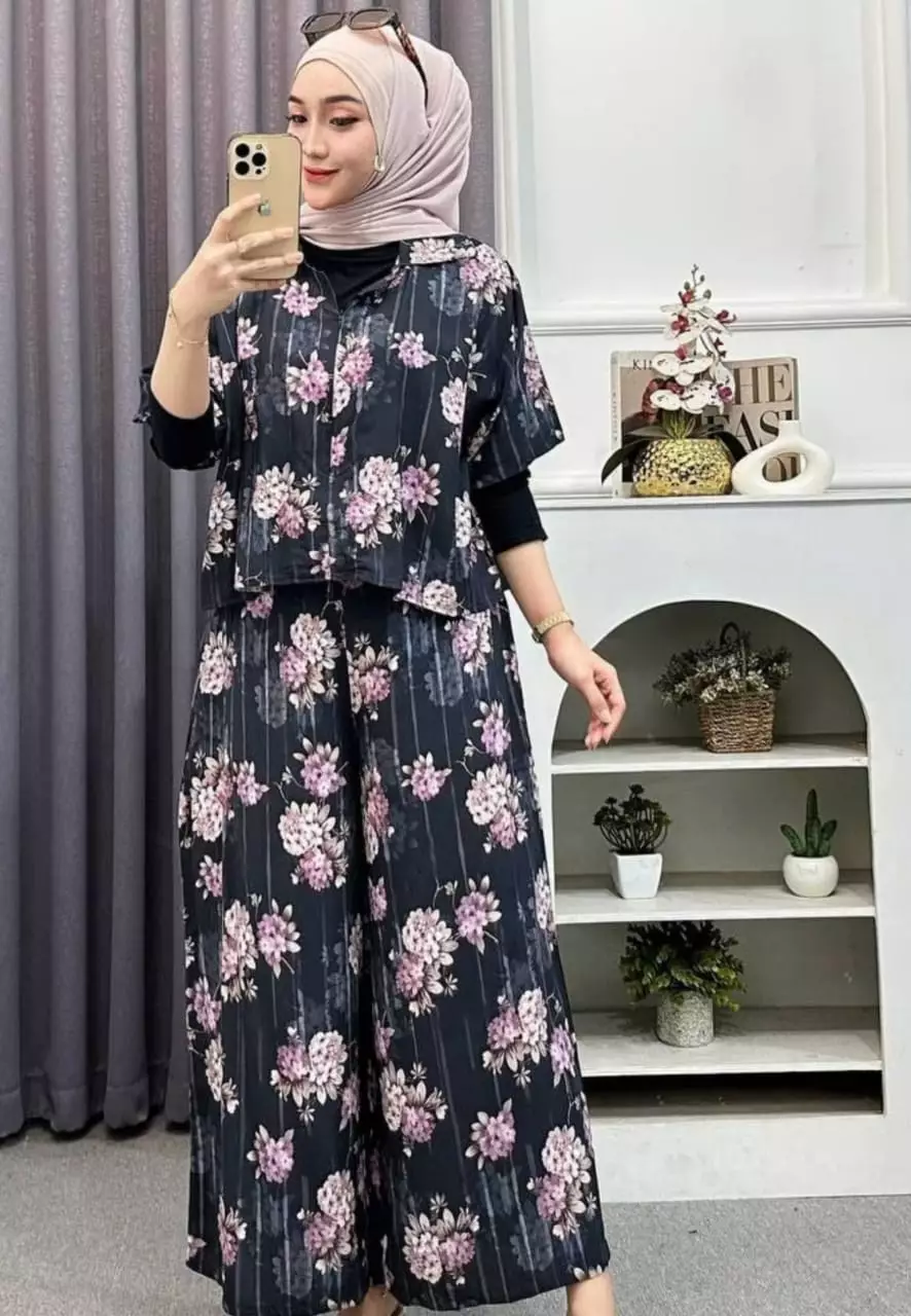 Setelan Kulot Crop Jumbo Hitam Bunga Ungu Premium Modern MYA