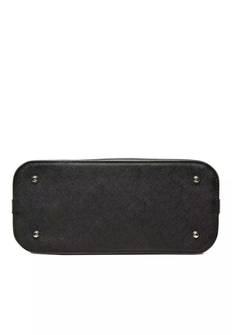 Pre-Loved Burberry Leather Shoulder Bag