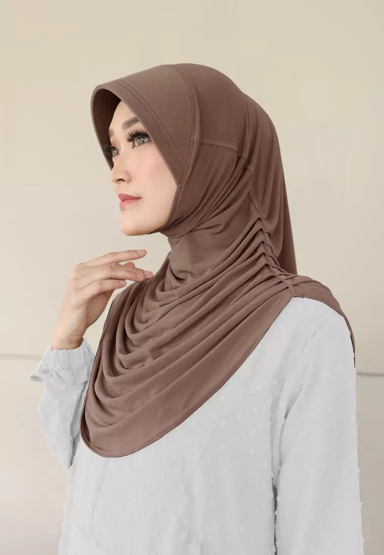 Zelena - Mahika Bergo | Hijab Instan Daily | Bergo Pad Kerut - Toffee Caramel