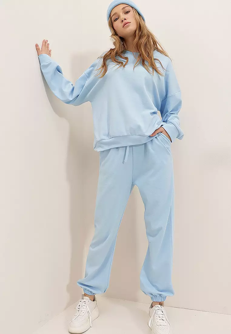 Basic Sweatshirt and Jogger Set