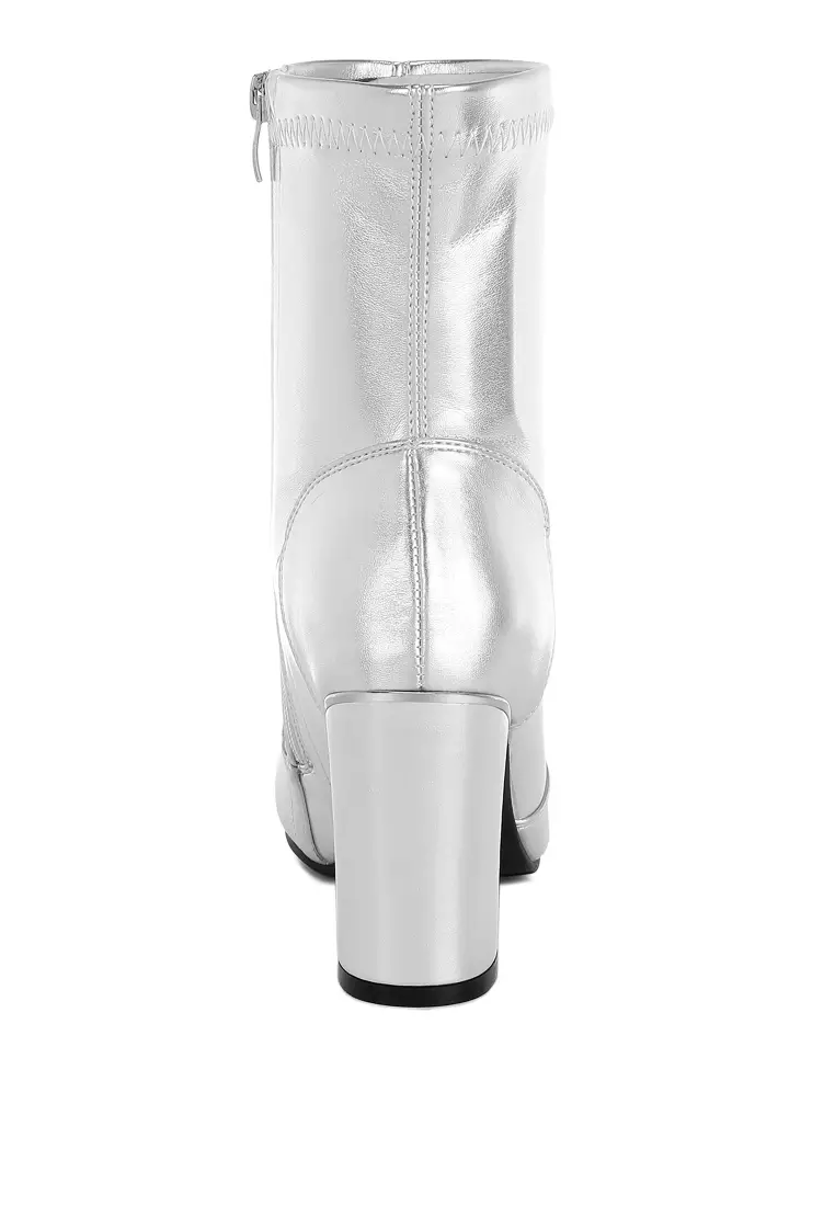 Sepatu Bot Kulit Metalik Warna Perak
