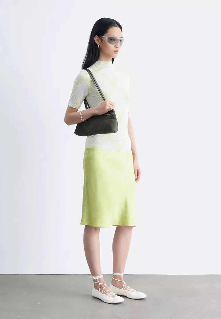 Short-Sleeves Mock-Neck Top