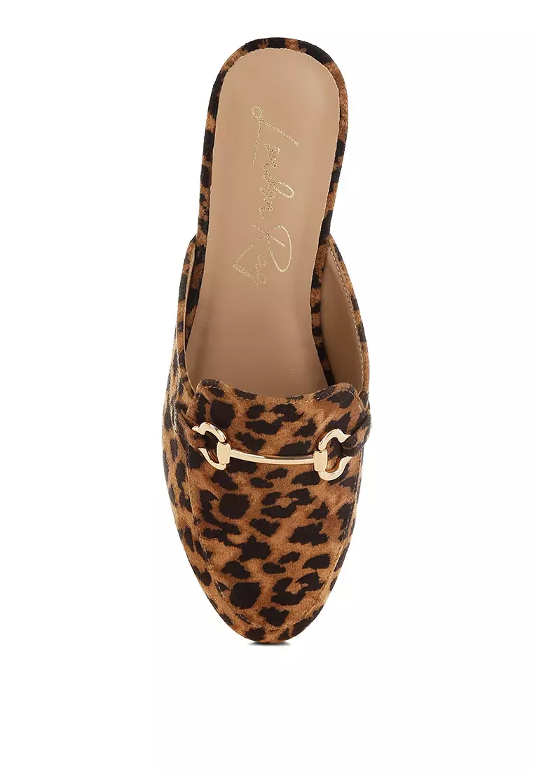 Detail Keledai Horsebit dalam Warna Tan