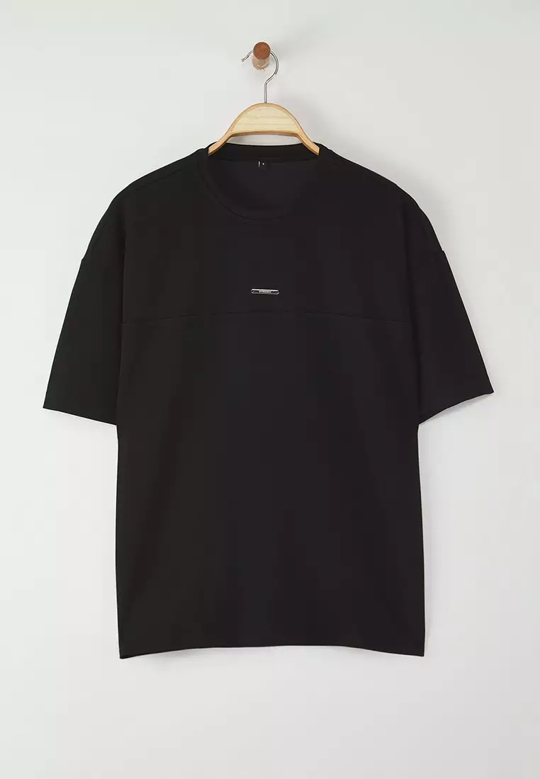 Black Oversize/Wide Cut Metal Label Detail Soft Tissue Interlock Fabric T-Shirt TMNSS25TS00105