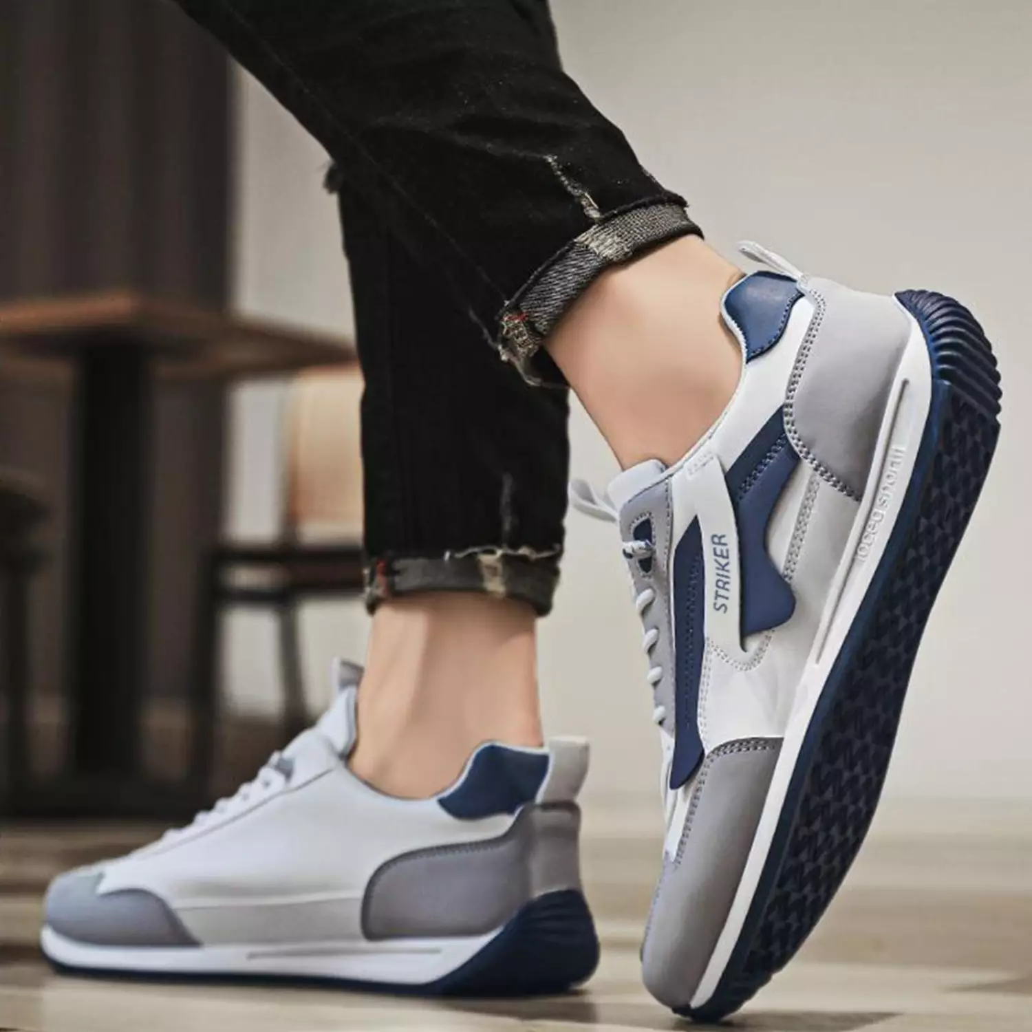 Sepatu Sneaker Striker