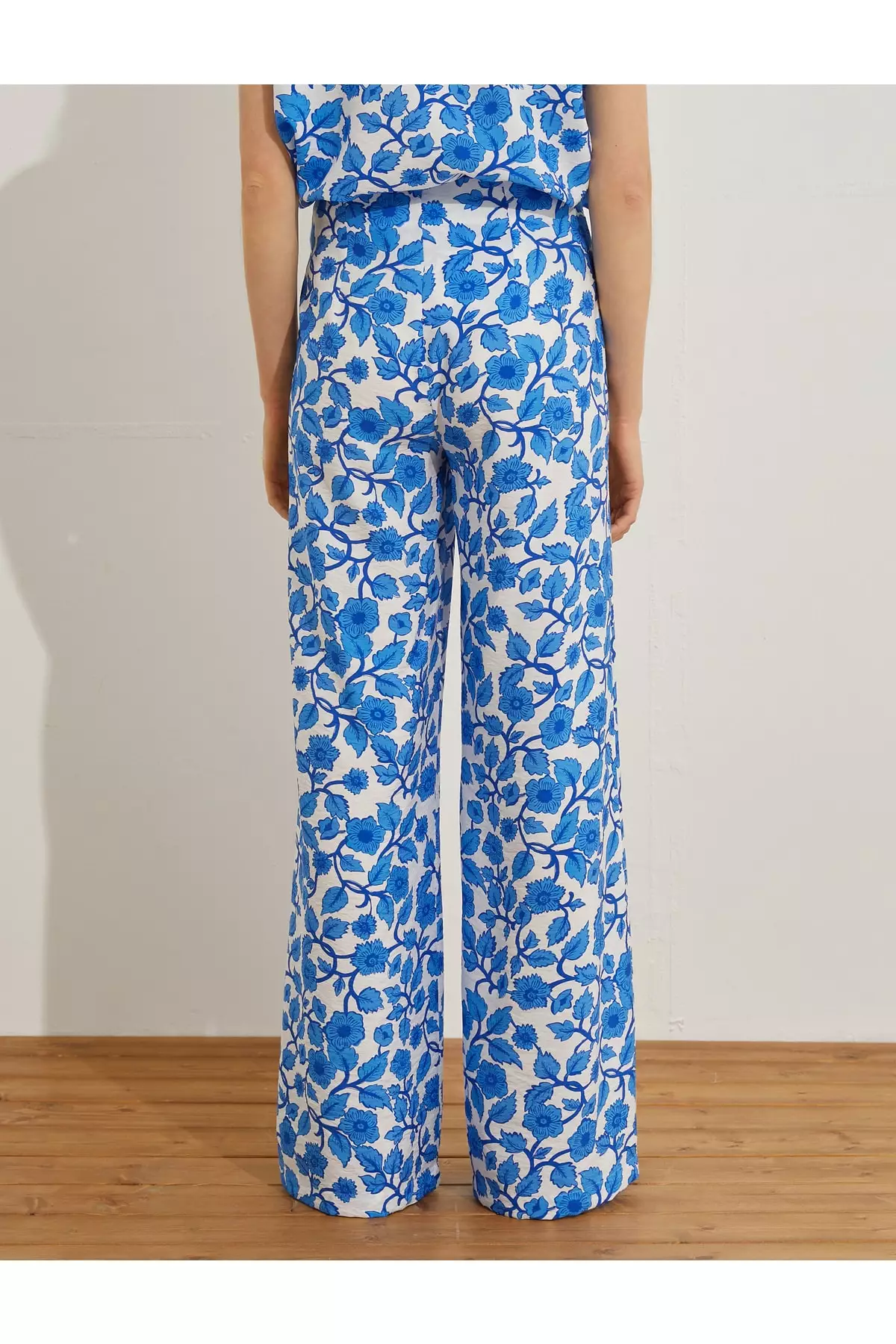 White floral palazzo pants outlet
