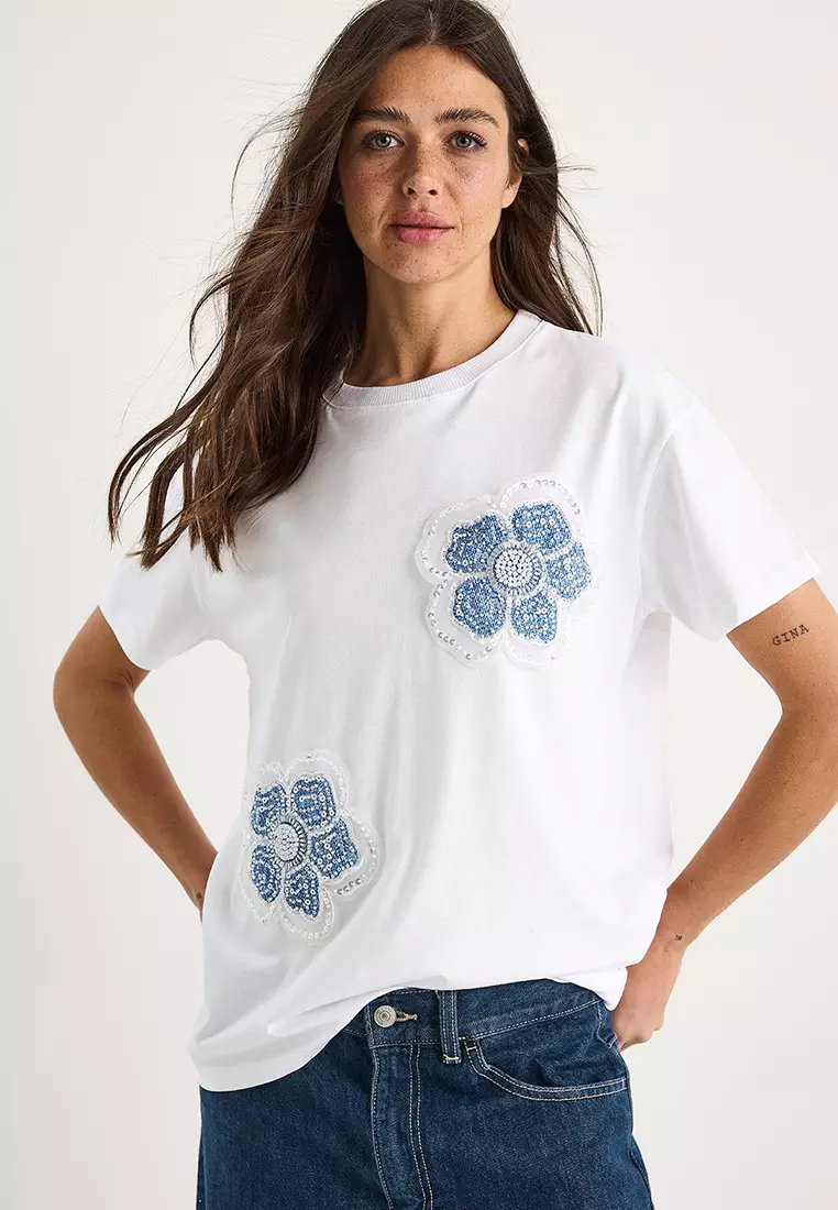 Flower Stone Accessory Short Sleeve Crew Neck T-Shirt 60602059