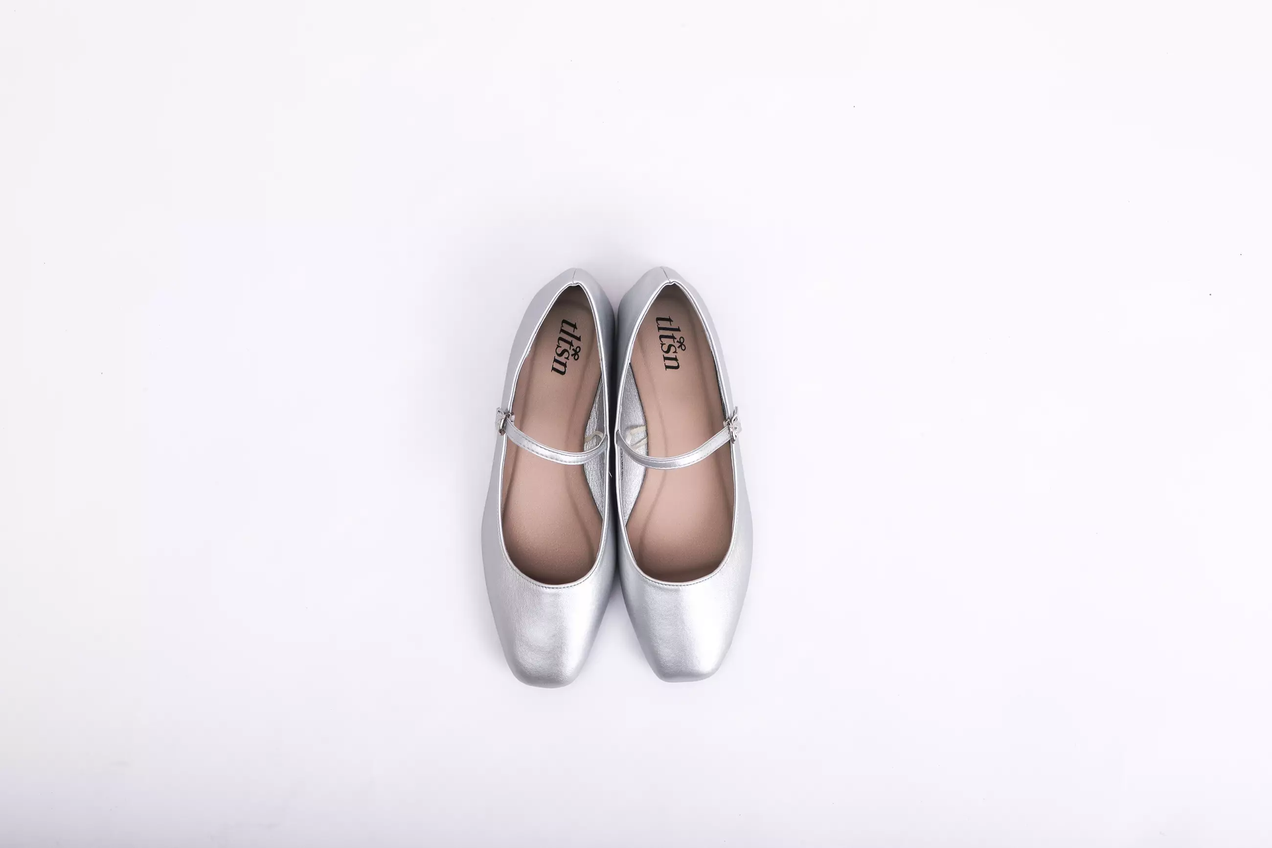 The Little Things She Needs - SOFIA Flatshoes Sepatu Wanita Silver [TSN0002349.C0100]