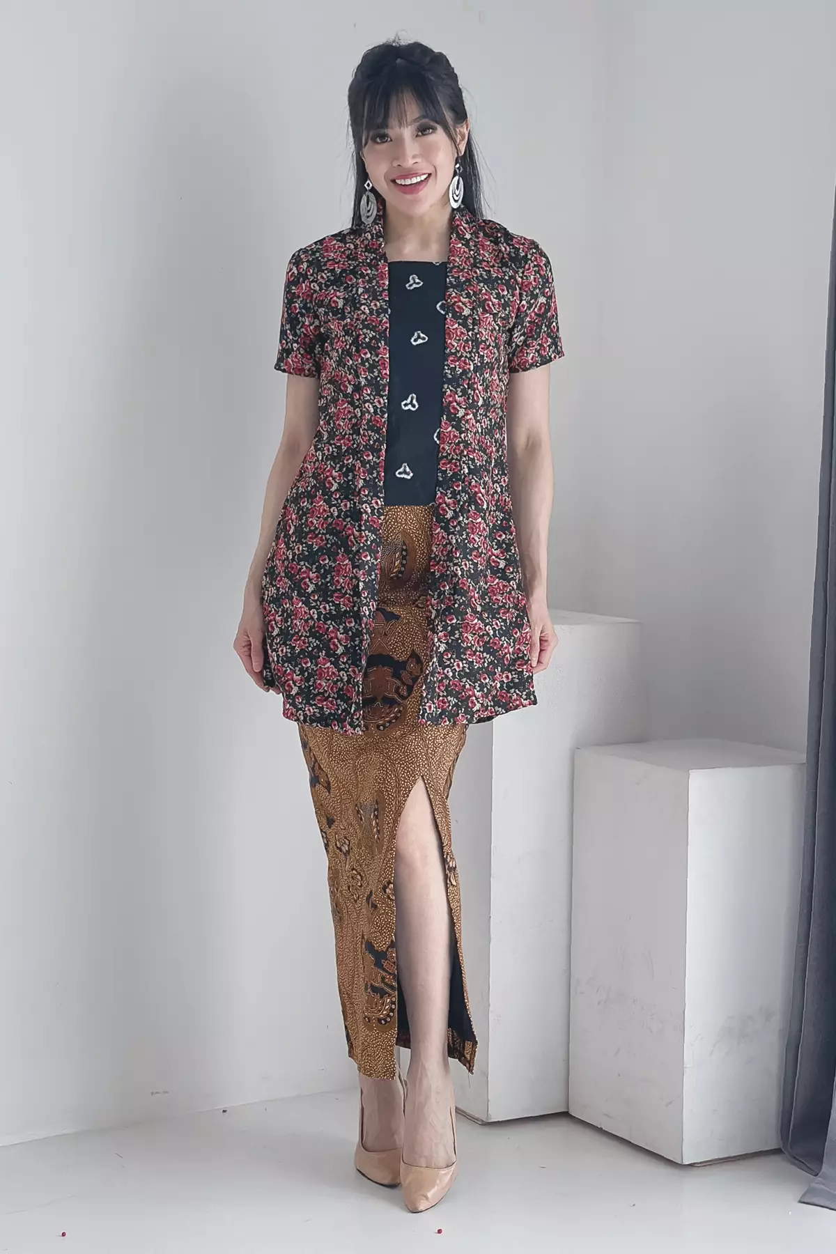 Chandani Kembangan Hitam Kebaya Panjang