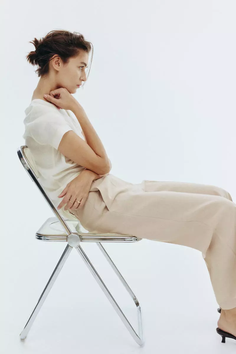 Wide ankle-length trousers