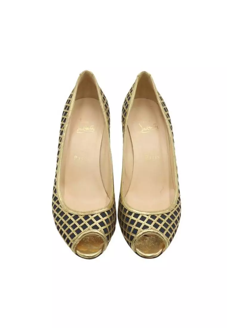 Gold hot sale louboutin shoes