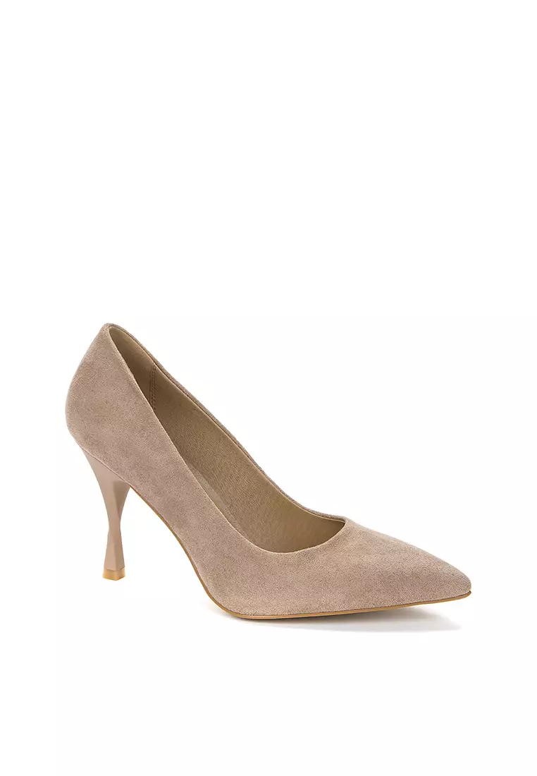Beige pump heels store