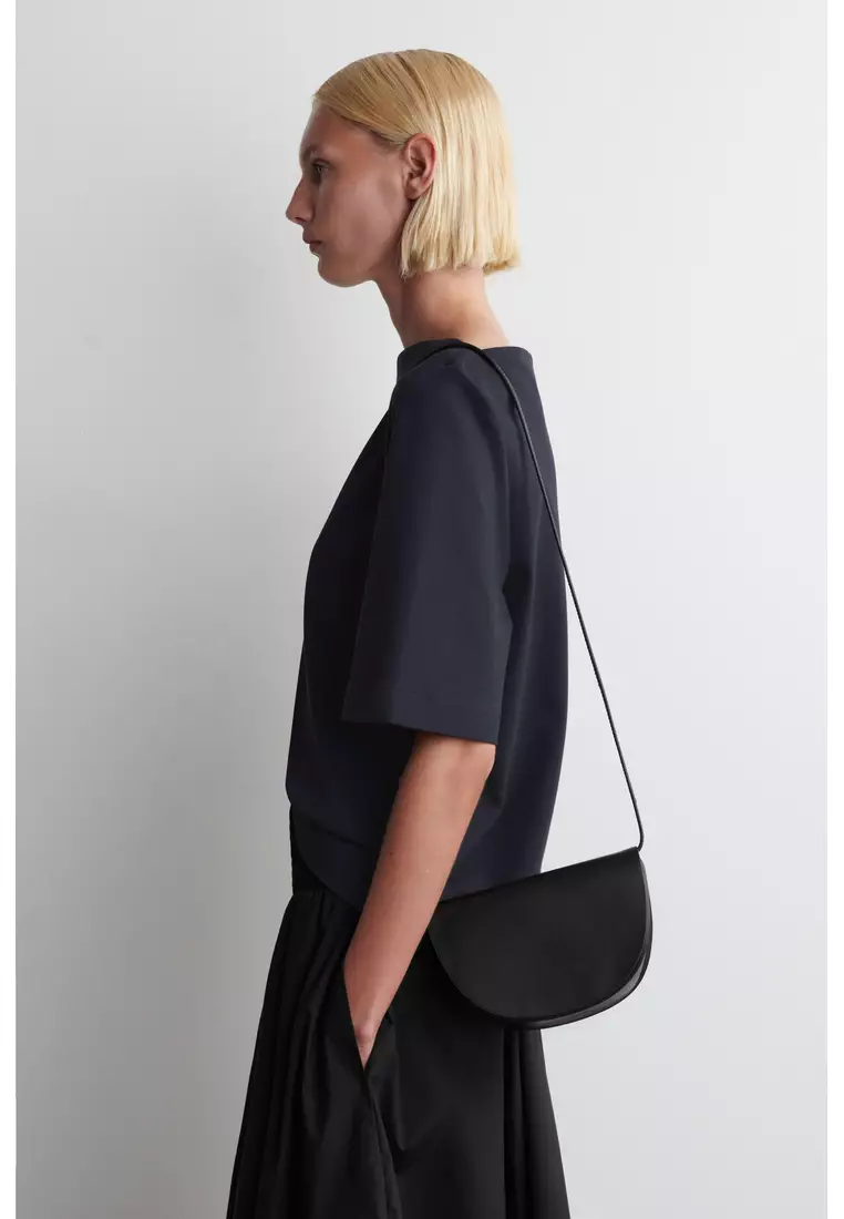 CURVED CROSSBODY BAG - LEATHER