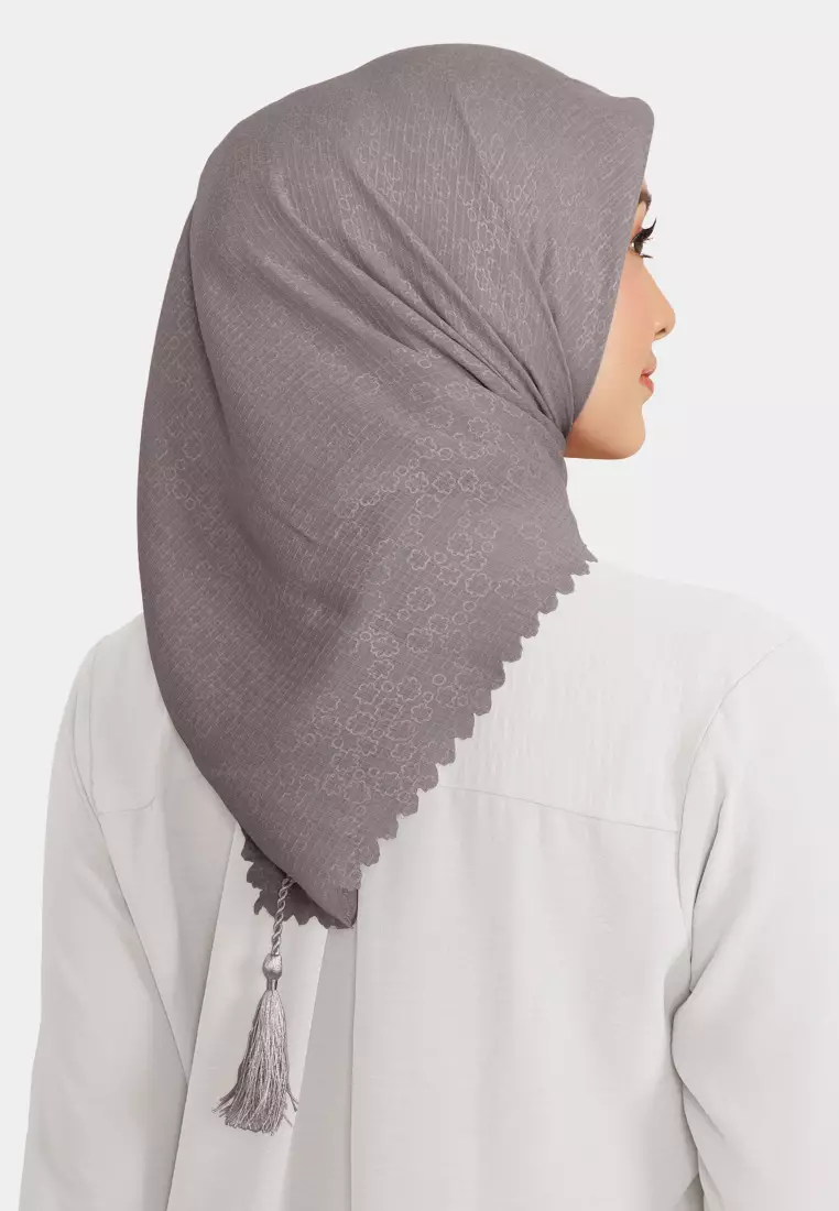Cotton Bee - Hijab Segiempat Rayyansa Tassel Emboss Lasercut 