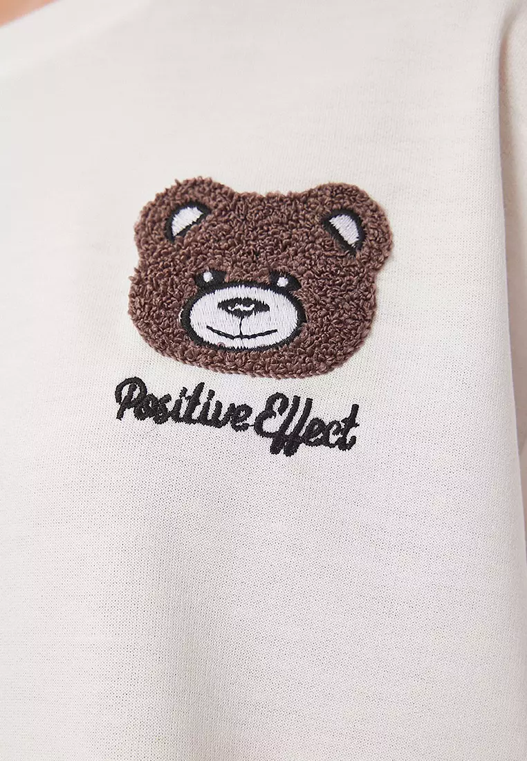 Crew Neck Embroidery T-Shirt