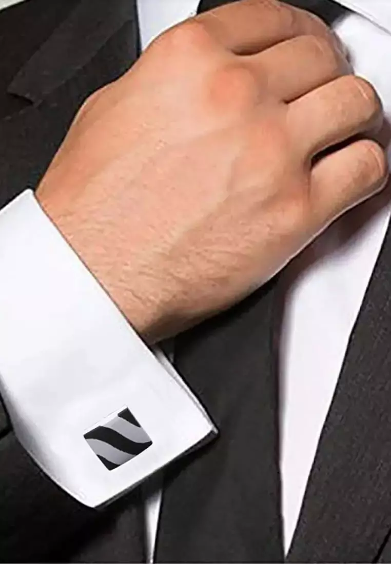 Aksesoris Perhiasan Cufflinks Pria Diagonal Curvey Square Design Silver & Black
