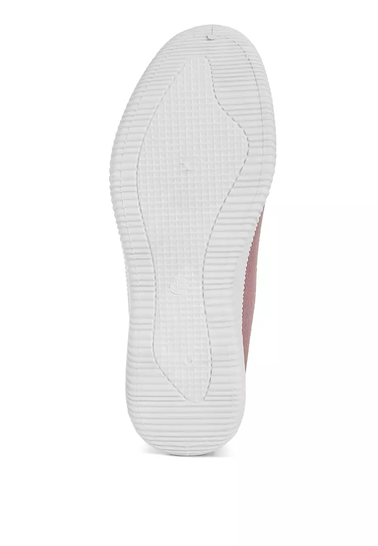 Sepatu kets jalan kaki Flyknit berwarna merah muda