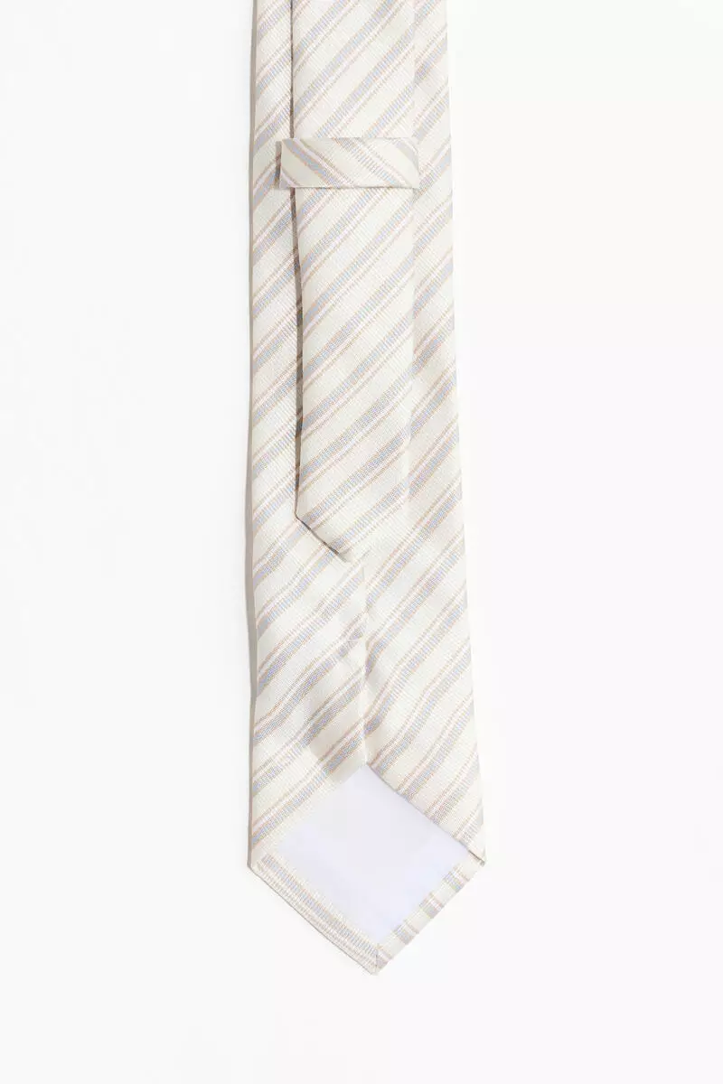 Patterned tie