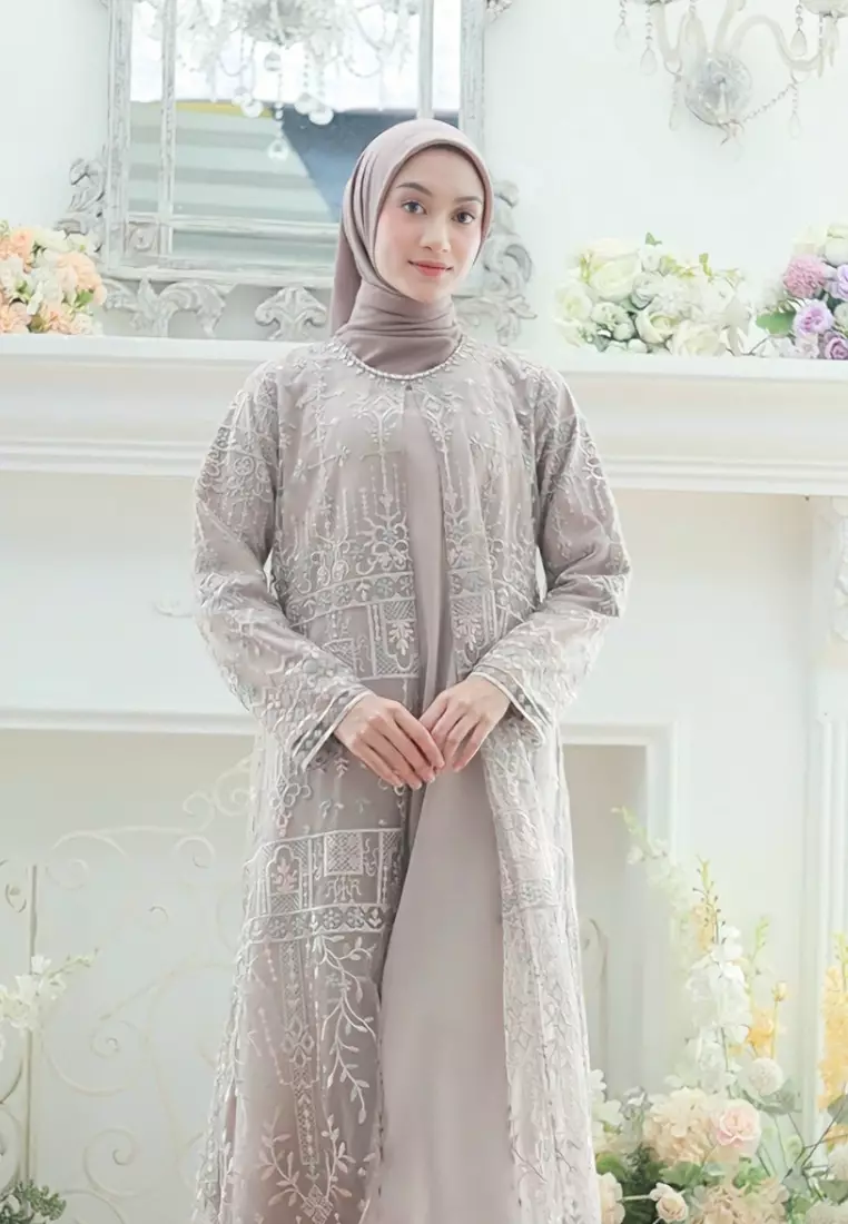 Mosleem Long Dress Broakat With Pearl Detail in Cream By Brilliant Girl Warna CREAM