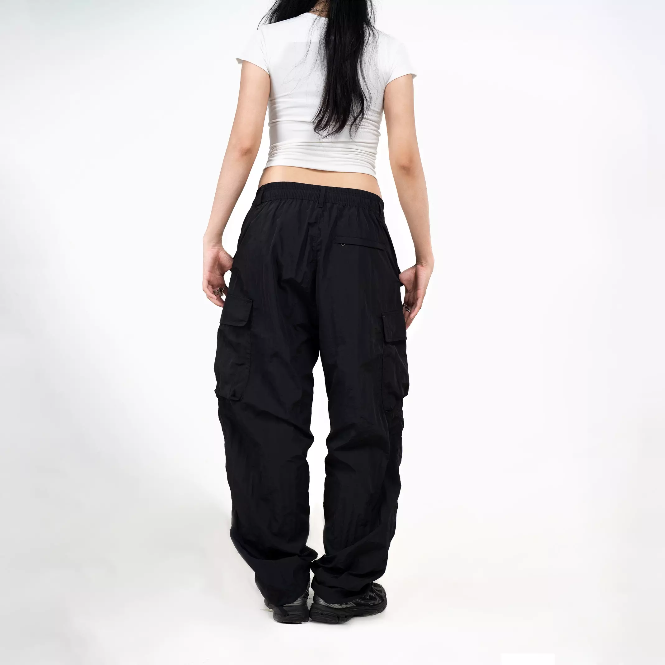 Gloaming Celana Panjang Cargo Parasut Crinkle Black Unisex