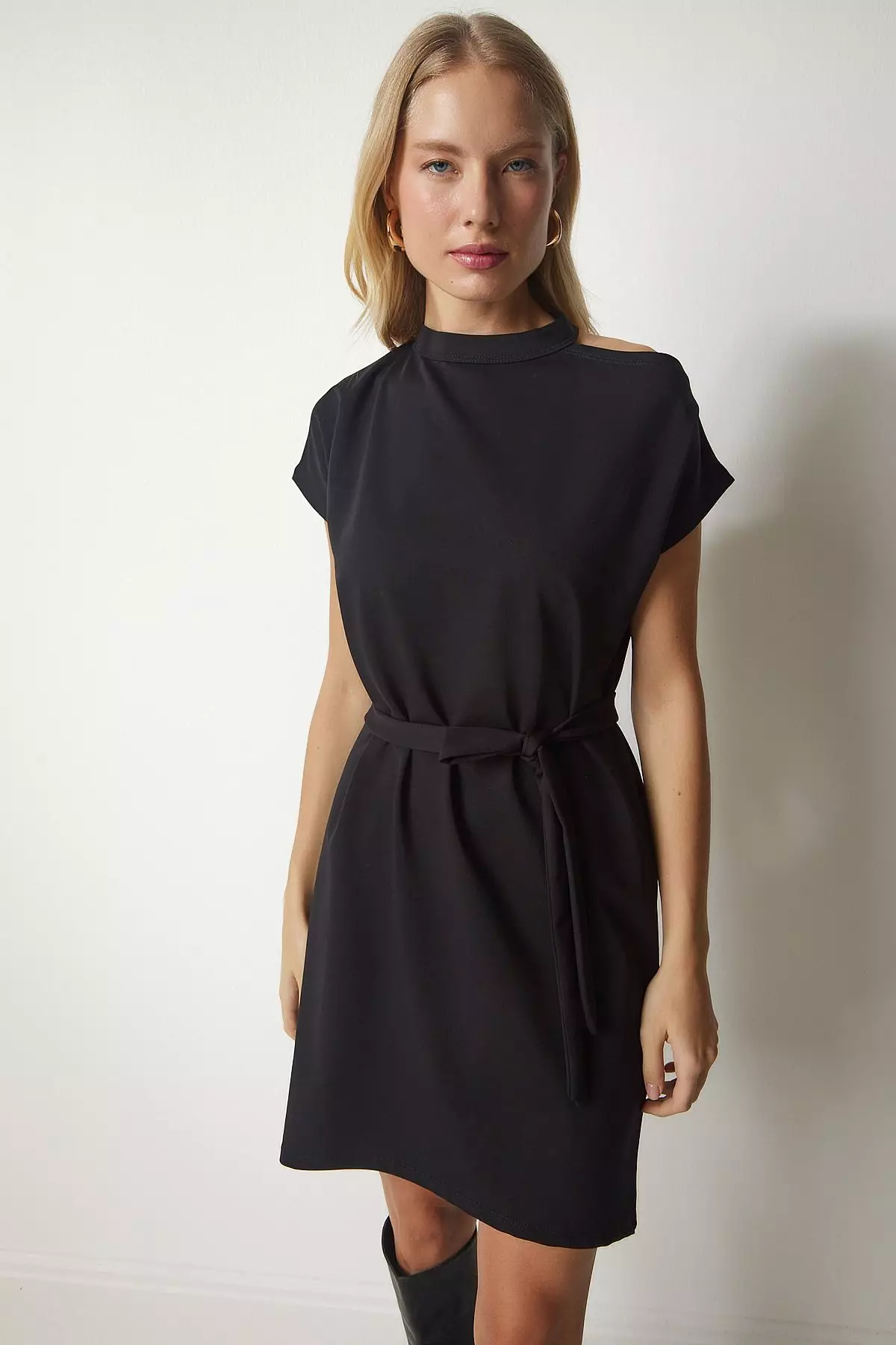 Belted Cold-Shoulder Knitted Dress