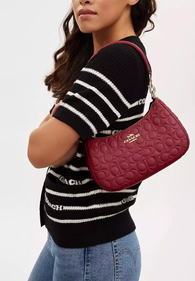 Coach clutch in signature leather store