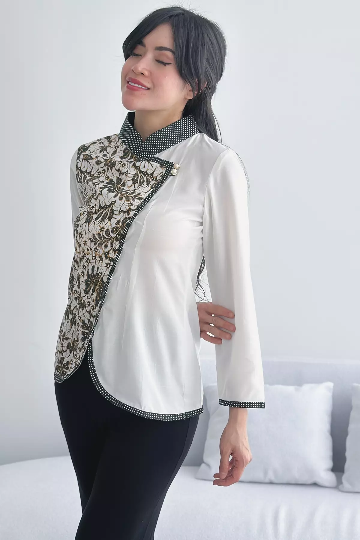 Janggan Kupu Putih Blouse Batik