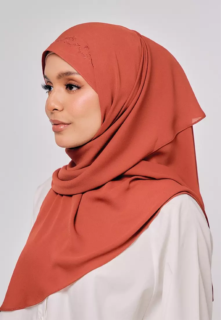 Sulam Mekar Ironless Chiffon Triangle Bawal in Cinnamon Brown