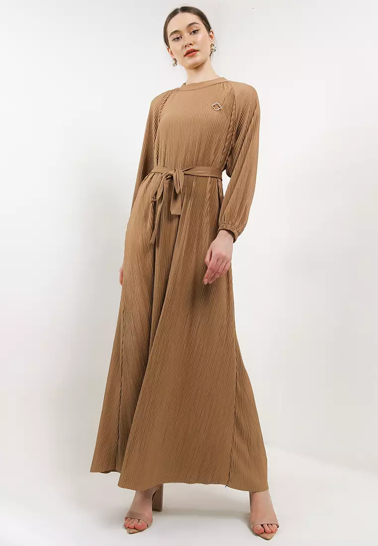 Self Tie Clover Pin Detail Pleated Long Dress