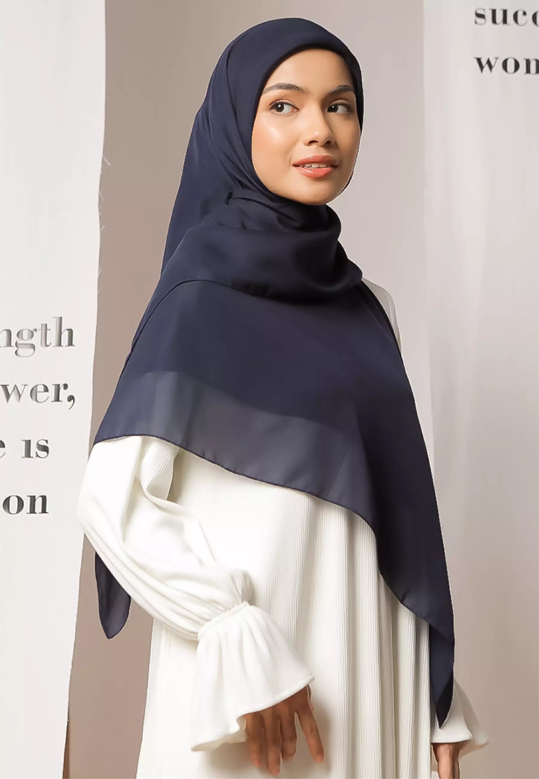 Polly Cotton Square Syari Navy (Hijab Segiempat Bella Square)