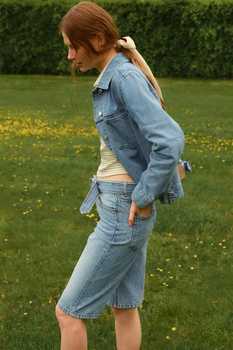 Belted denim Bermuda shorts