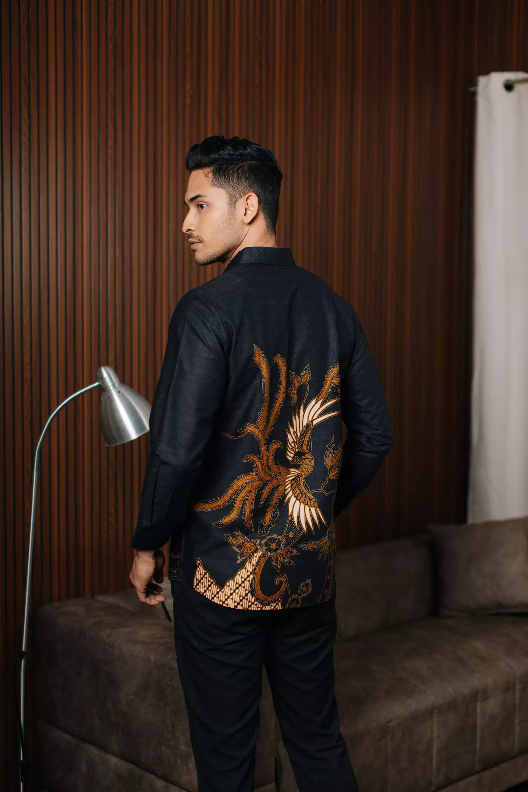 Adyatma Dewangga Black Kemeja Batik Slim Fit Pria Lengan Panjang Katun