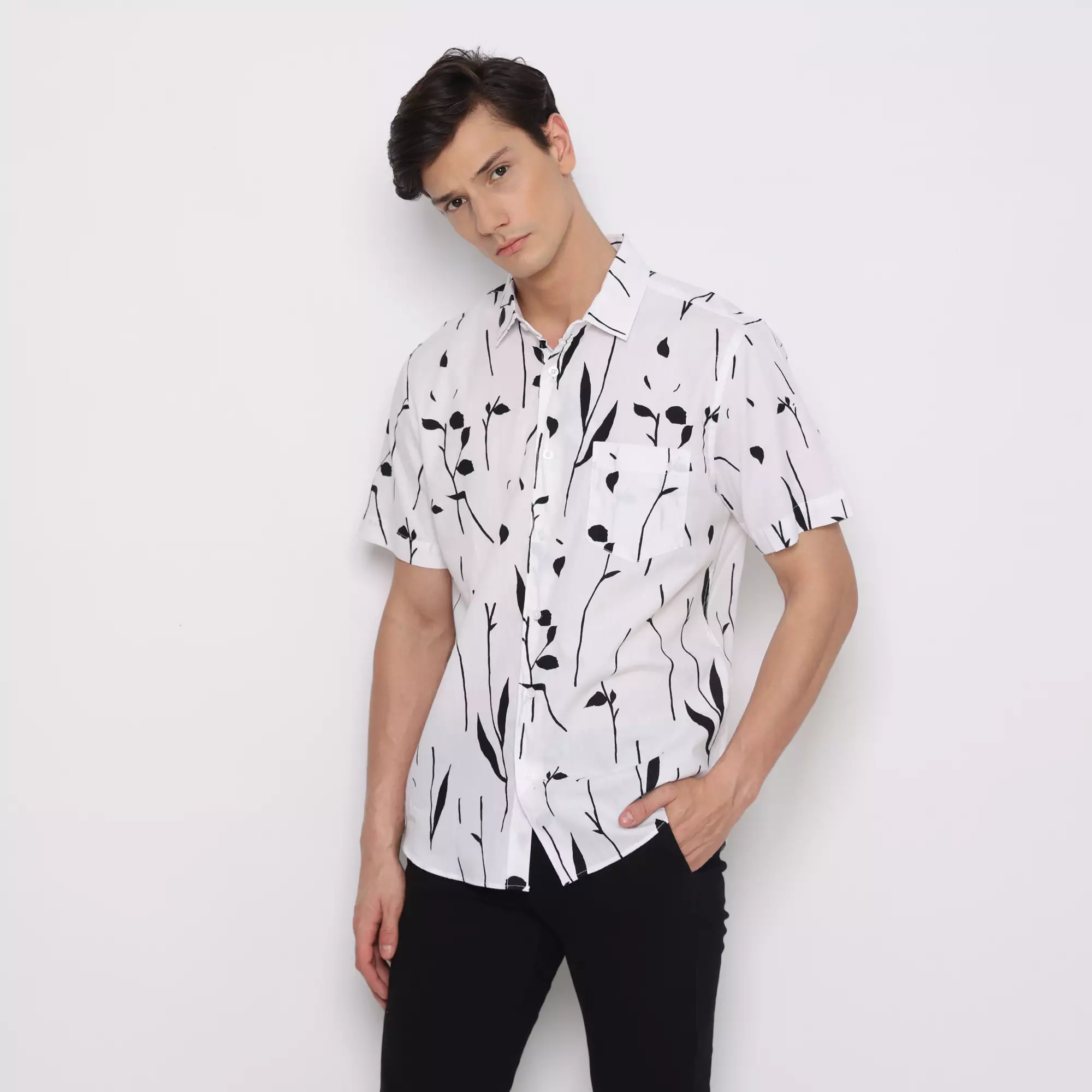 Platini Kemeja Motif Pria Lengan Pendek Katun Putih 132211