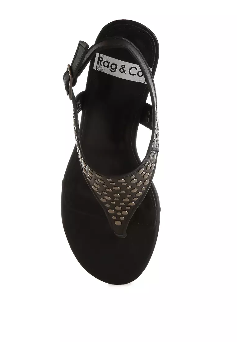 Sepatu wedges bertabur paku dengan ujung bertabur paku warna hitam